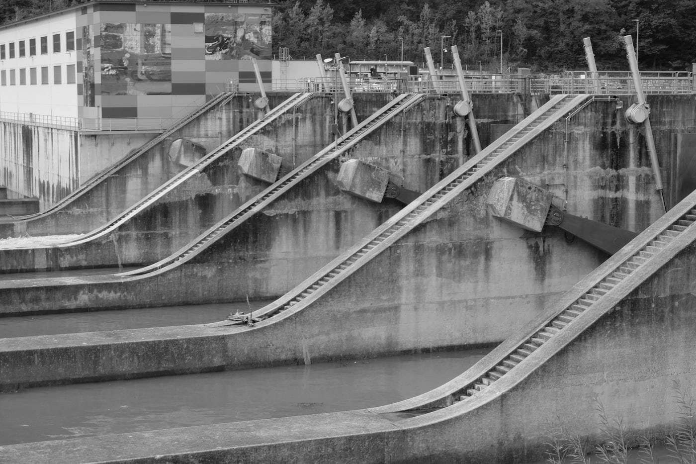 Concrete dam with spillways — Ocean Geosynthetics infrastructure case study